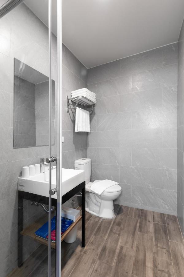 Hotel Brown - Zhongzheng Tainan Eksteriør billede