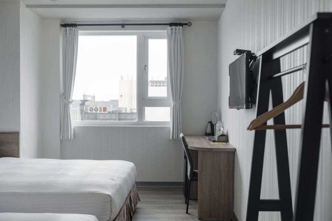 Hotel Brown - Zhongzheng Tainan Eksteriør billede